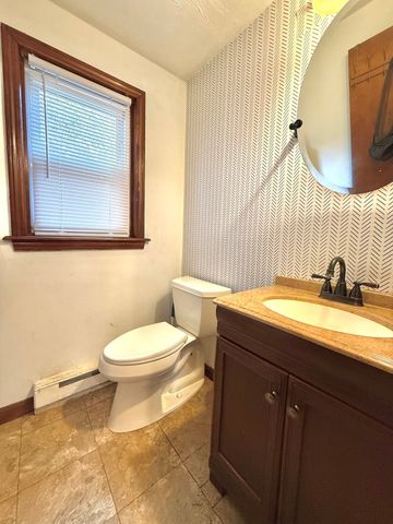 67 Everard St, Worcester, MA 01605