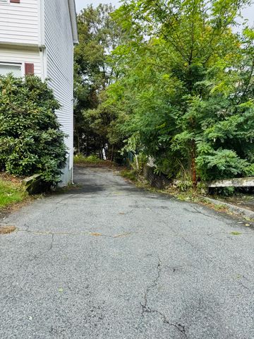 67 Everard St, Worcester, MA 01605