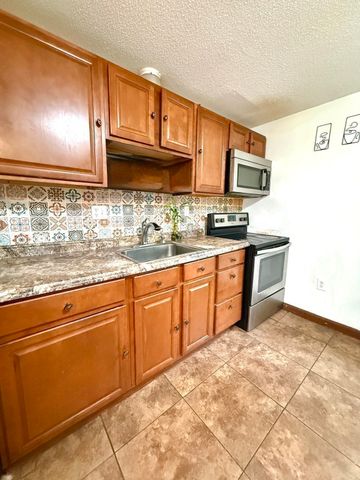 67 Everard St, Worcester, MA 01605