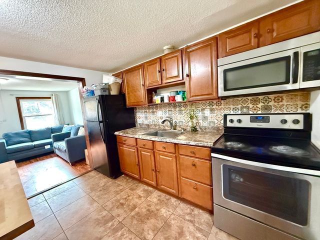 67 Everard St, Worcester, MA 01605