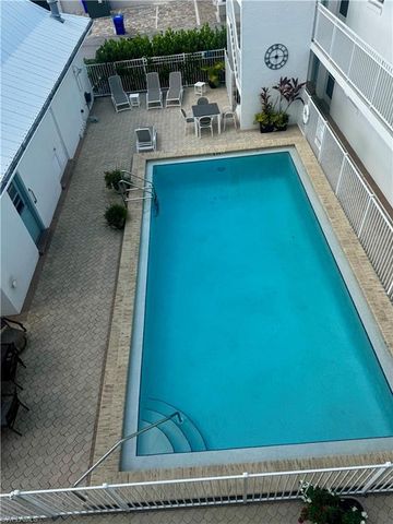1021 3rd ST S 302, Naples, FL 34102