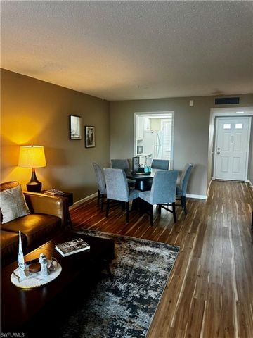 1021 3rd ST S 302, Naples, FL 34102