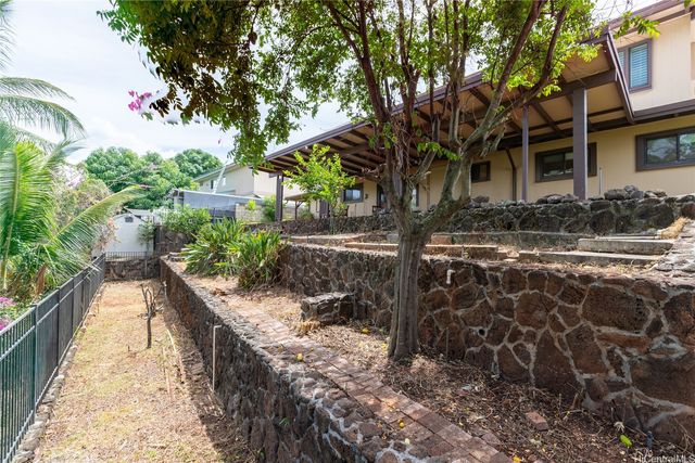 98-620 Kaamilo Place, Aiea, HI 96701