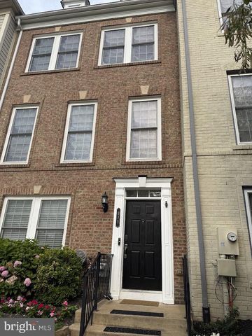 175 GREAT LAUREL SQ SE, Leesburg, VA 20175