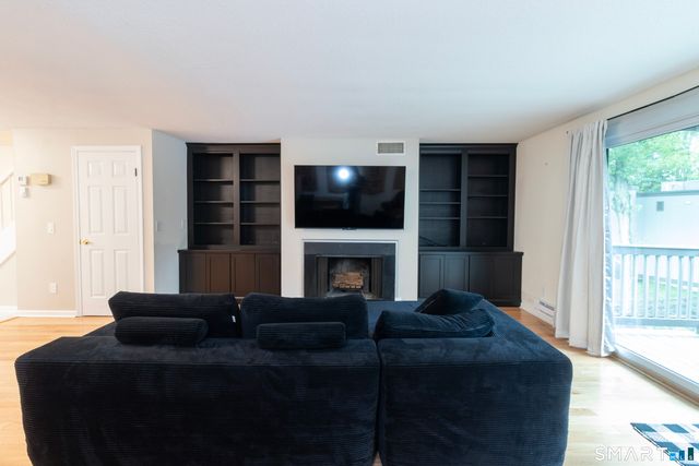 34 Harbour Village E, Branford, CT 06405