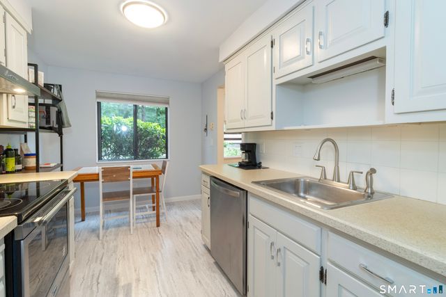 34 Harbour Village E, Branford, CT 06405