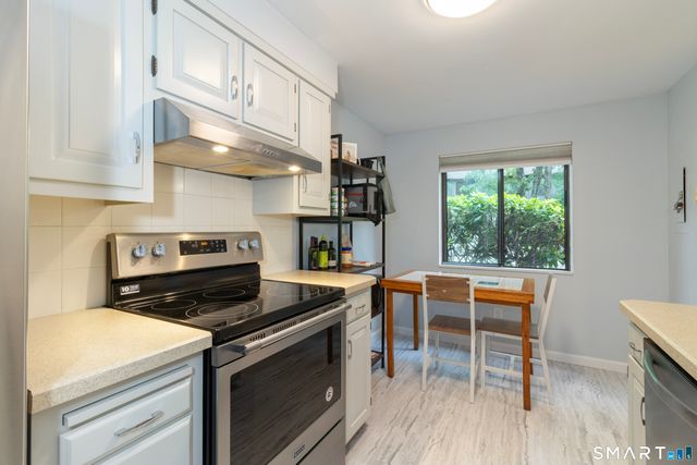 34 Harbour Village E, Branford, CT 06405
