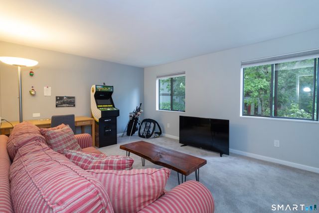 34 Harbour Village E, Branford, CT 06405