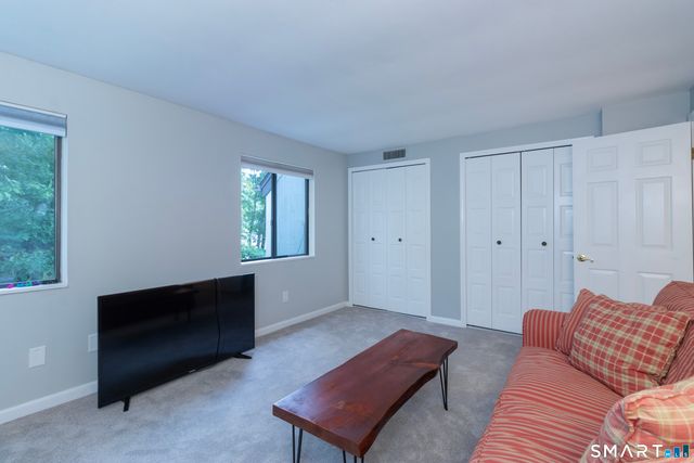 34 Harbour Village E, Branford, CT 06405
