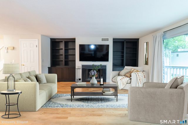 34 Harbour Village E, Branford, CT 06405