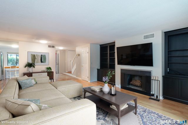 34 Harbour Village E, Branford, CT 06405
