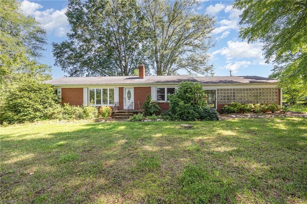 610 Frye Bridge Road, Clemmons, NC 27012