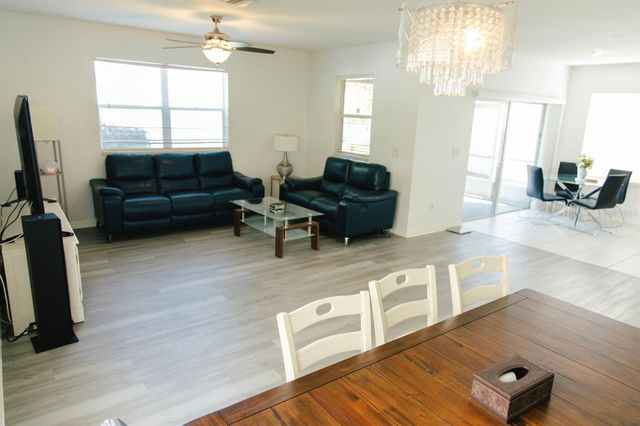 7951 CARRIAGE POINTE DRIVE, Gibsonton, FL 33534