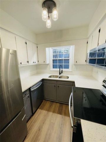 2 Chaumont NW Square, Atlanta, GA 30327