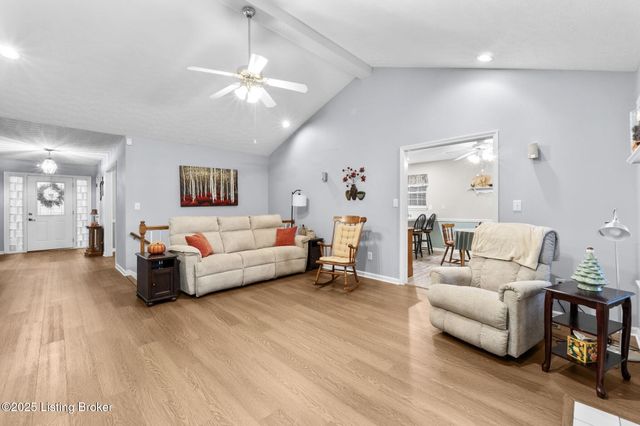 3906 Stone Hollow Dr, Louisville, KY 40299