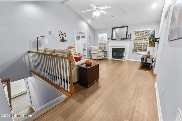 3906 Stone Hollow Dr, Louisville, KY 40299