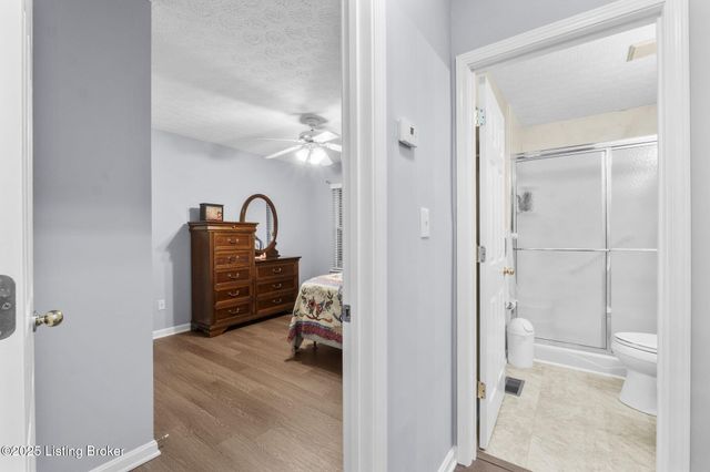 3906 Stone Hollow Dr, Louisville, KY 40299