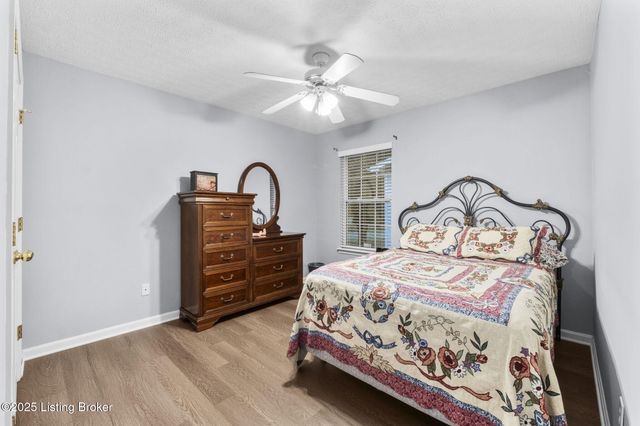 3906 Stone Hollow Dr, Louisville, KY 40299