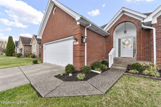 3906 Stone Hollow Dr, Louisville, KY 40299