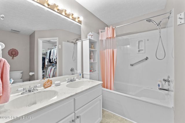 3906 Stone Hollow Dr, Louisville, KY 40299