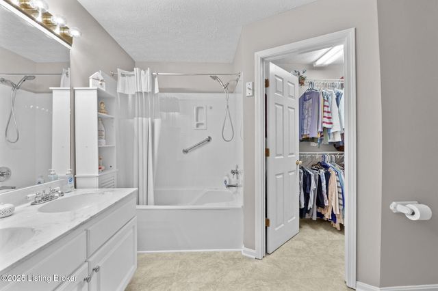 3906 Stone Hollow Dr, Louisville, KY 40299