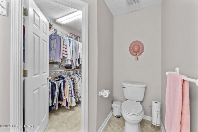 3906 Stone Hollow Dr, Louisville, KY 40299