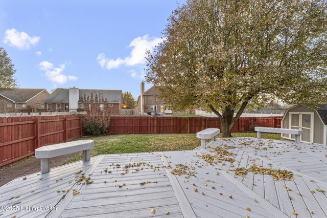 3906 Stone Hollow Dr, Louisville, KY 40299