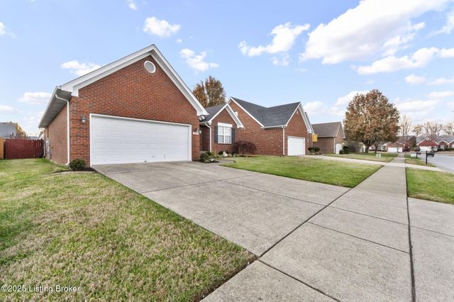 3906 Stone Hollow Dr, Louisville, KY 40299