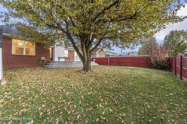 3906 Stone Hollow Dr, Louisville, KY 40299