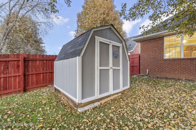 3906 Stone Hollow Dr, Louisville, KY 40299