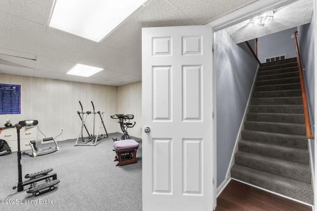 3906 Stone Hollow Dr, Louisville, KY 40299