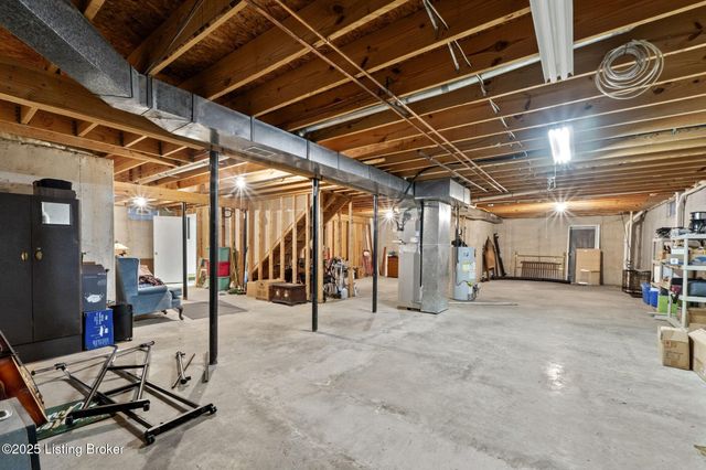 3906 Stone Hollow Dr, Louisville, KY 40299