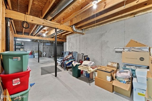 3906 Stone Hollow Dr, Louisville, KY 40299