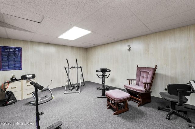 3906 Stone Hollow Dr, Louisville, KY 40299