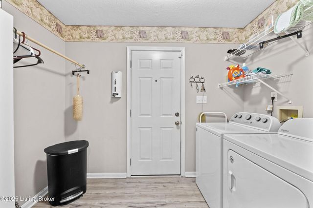 3906 Stone Hollow Dr, Louisville, KY 40299