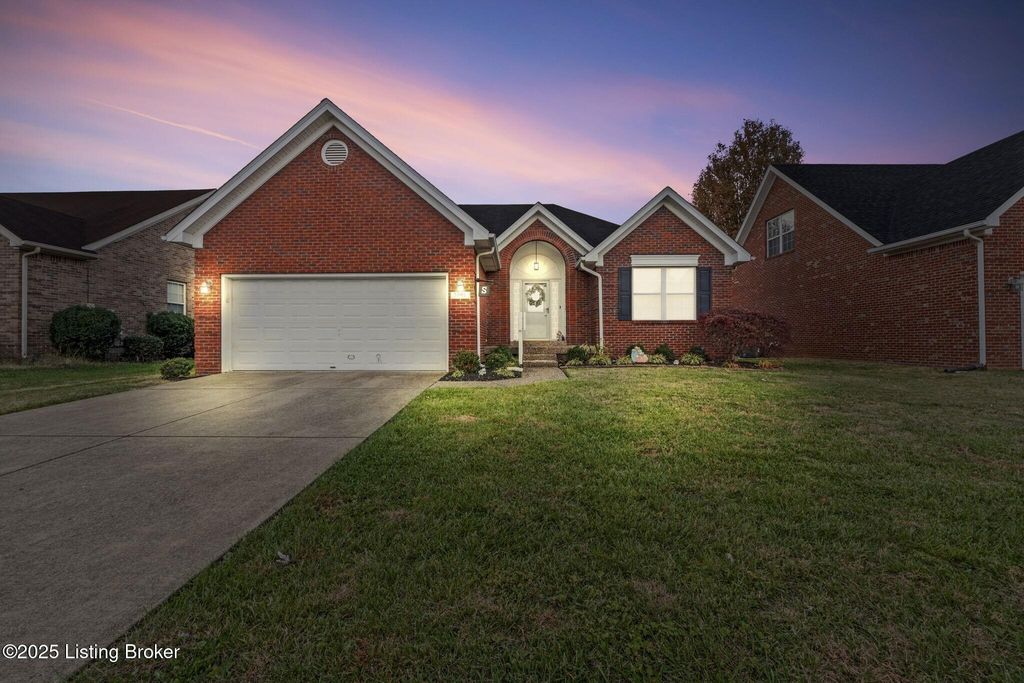 3906 Stone Hollow Dr, Louisville, KY 40299