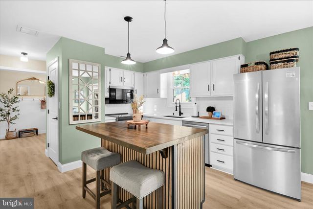 3183 THORNAPPLE DR, Lancaster, PA 17601