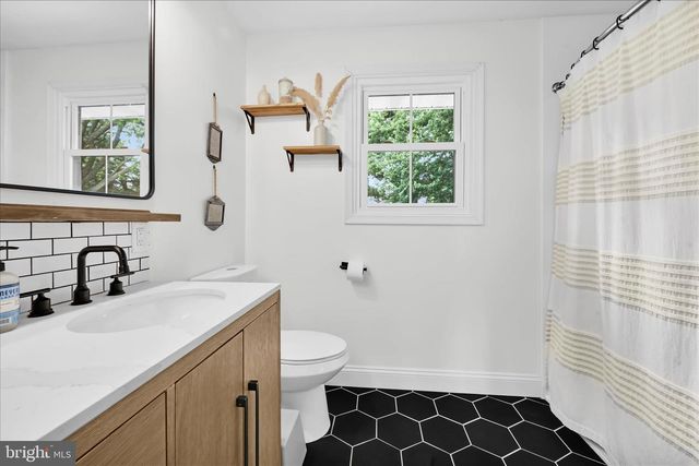 3183 THORNAPPLE DR, Lancaster, PA 17601