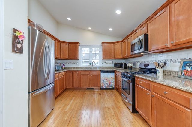 2A Taunton Lane, Hudson, NH 03051