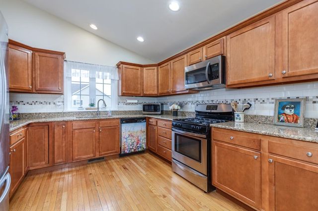 2A Taunton Lane, Hudson, NH 03051