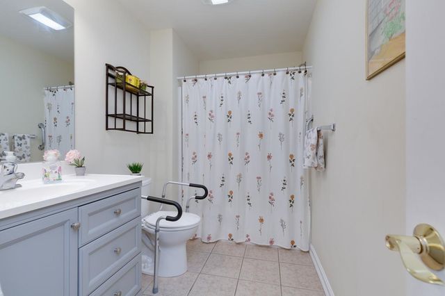 2A Taunton Lane, Hudson, NH 03051