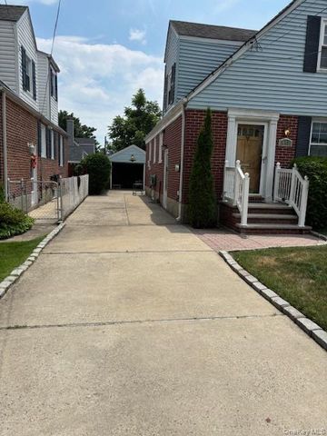 655 2nd Place S, Garden City, NY 11530