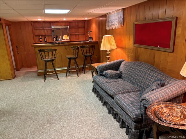 655 2nd Place S, Garden City, NY 11530