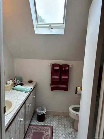 655 2nd Place S, Garden City, NY 11530