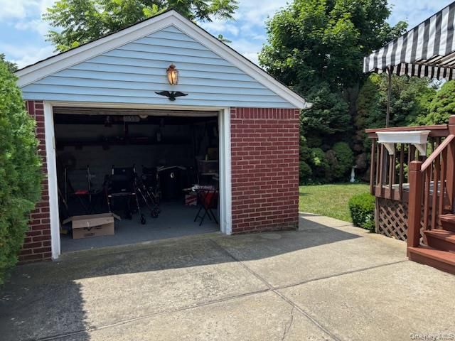 655 2nd Place S, Garden City, NY 11530