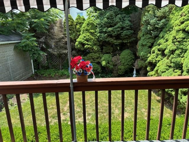 655 2nd Place S, Garden City, NY 11530
