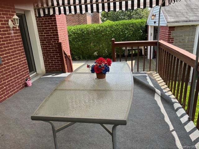 655 2nd Place S, Garden City, NY 11530