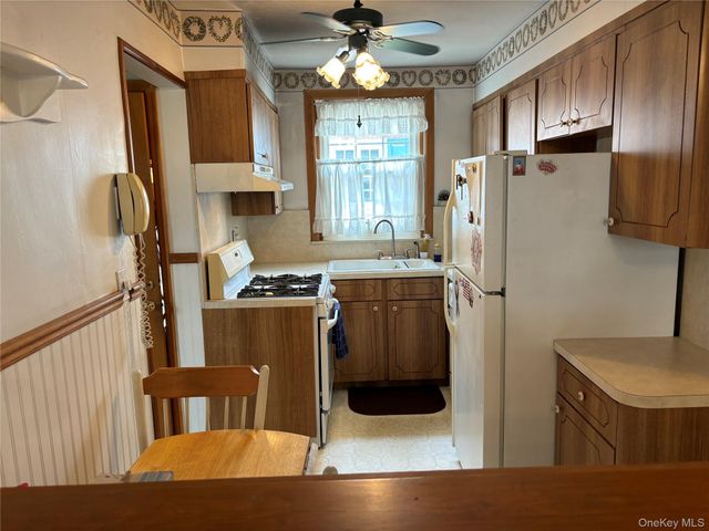 655 2nd Place S, Garden City, NY 11530