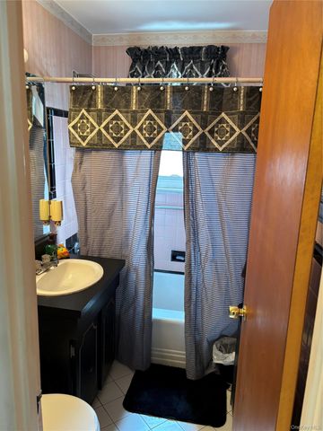 655 2nd Place S, Garden City, NY 11530