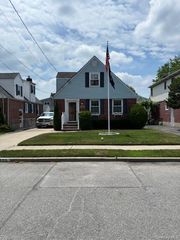 655 2nd Place S, Garden City, NY 11530